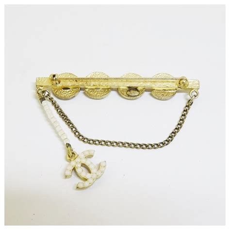broche chanel vraie ou fausse
